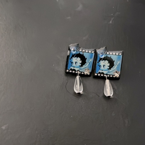 NWOT VINTAGE BETTY BOOP EARRINGS - Picture 1 of 4